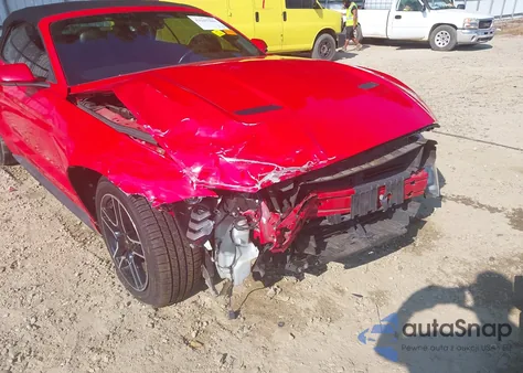 2021 Ford Mustang z USA, uszkodzony, nr VIN 1FATP8UH8M5107996